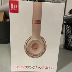 Beats Solo3 Wireless Headphones - Rose Gold